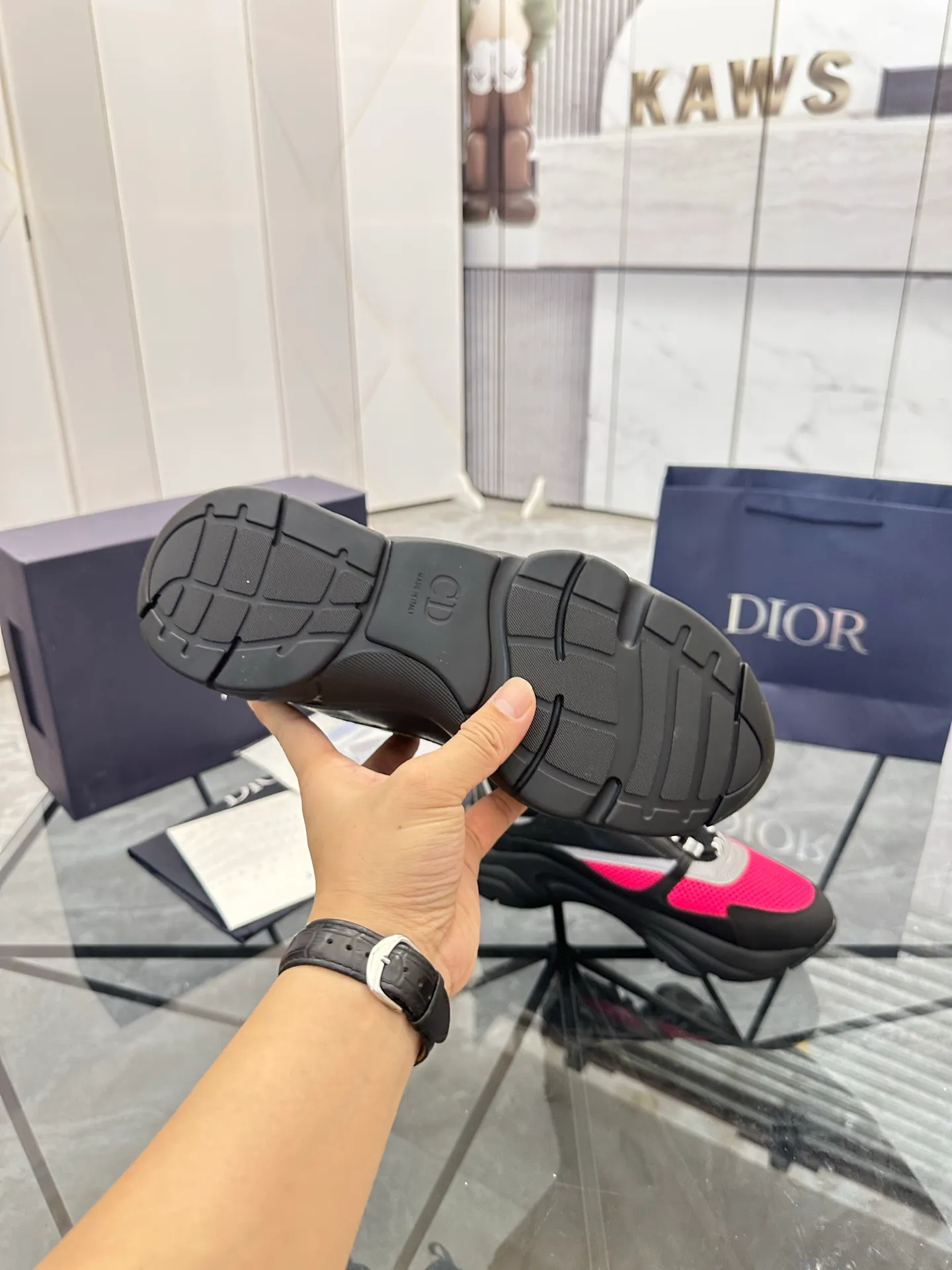 Men's shoes: 💰P460¥ Ready in Guangzhou, fully packaged Product trademark: Dior* "Dior*" low-top casual shoes Regular size: 38-46 (can be customized to 47) B22 Product materials: imported cowhide leather upper spliced ​​with original fabric, breathable lining, original outsole. Number: 920